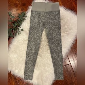 Forever 21 Grey Snakeskin Print Leggings Size S